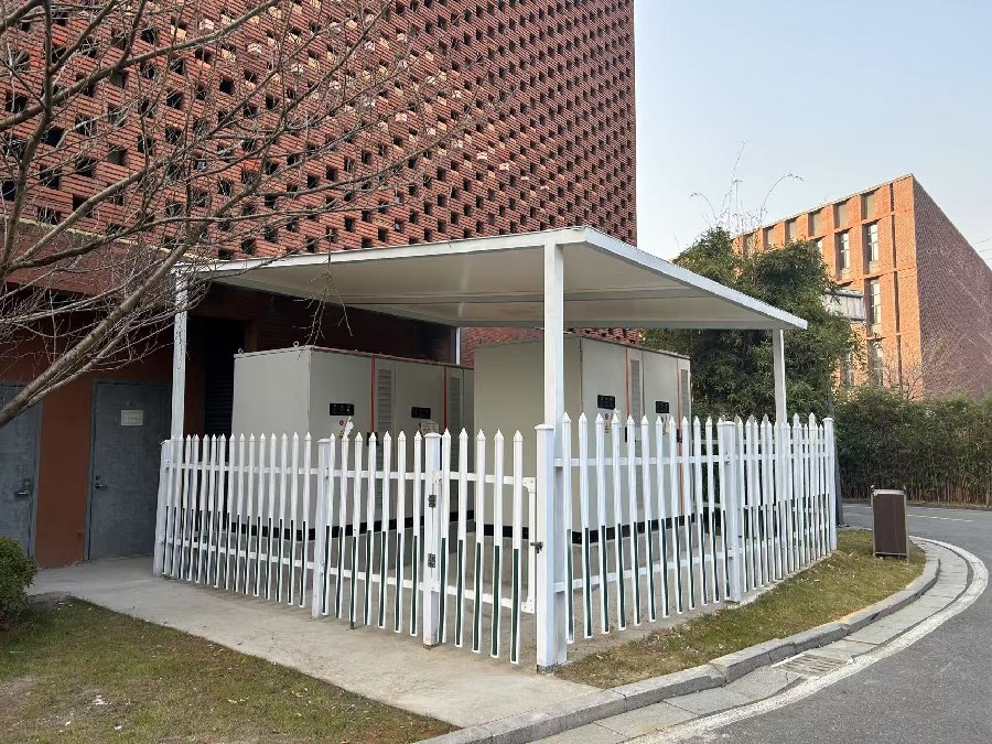 Fotovoltaico integrato, accumulo e ricarica: una soluzione energetica intelligente per affrontare le sfide della ricarica nell'era dei veicoli elettrici